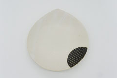 Sgraffito Pottery Bean Plate 掻き落としの陶器　豆皿